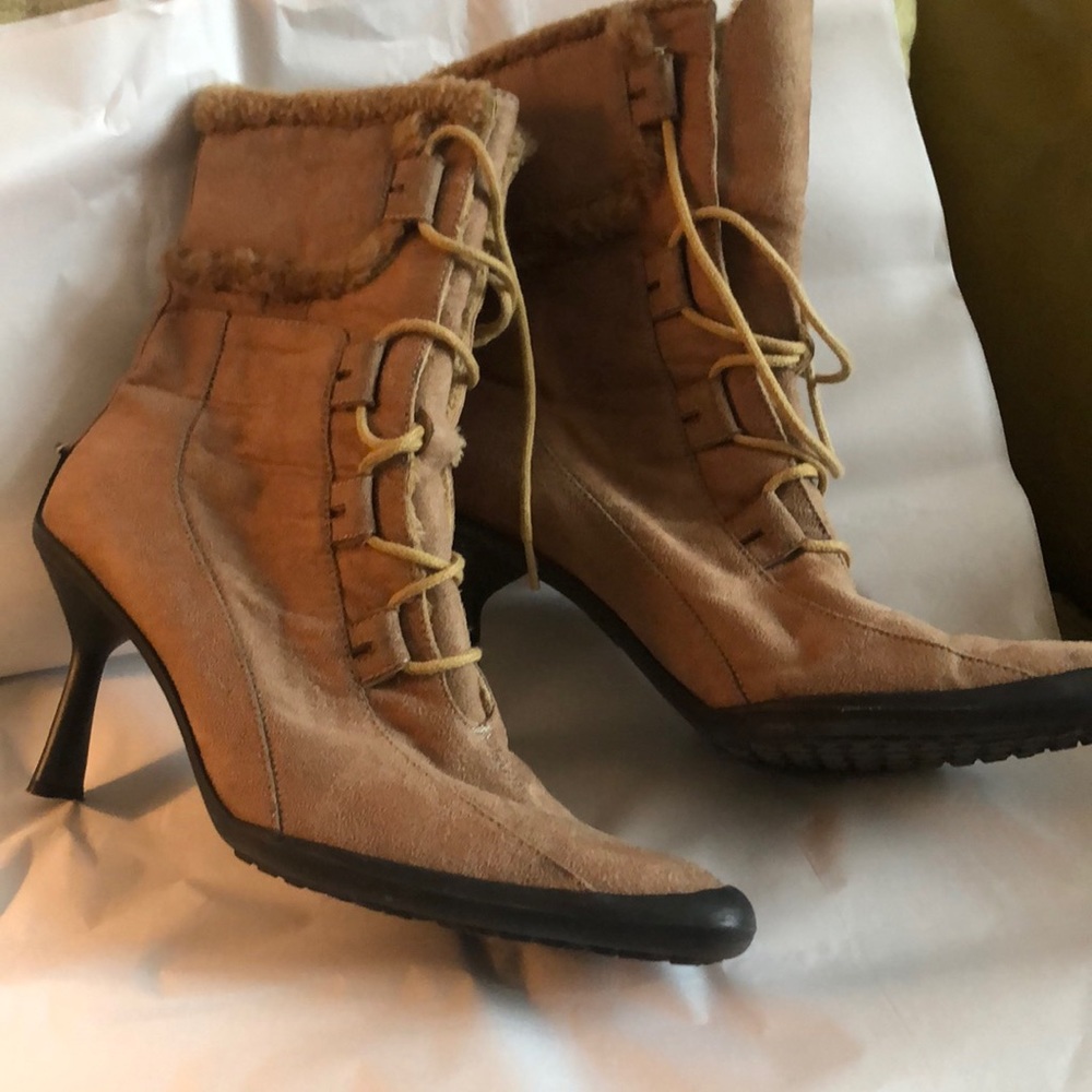Lace up suede short boot